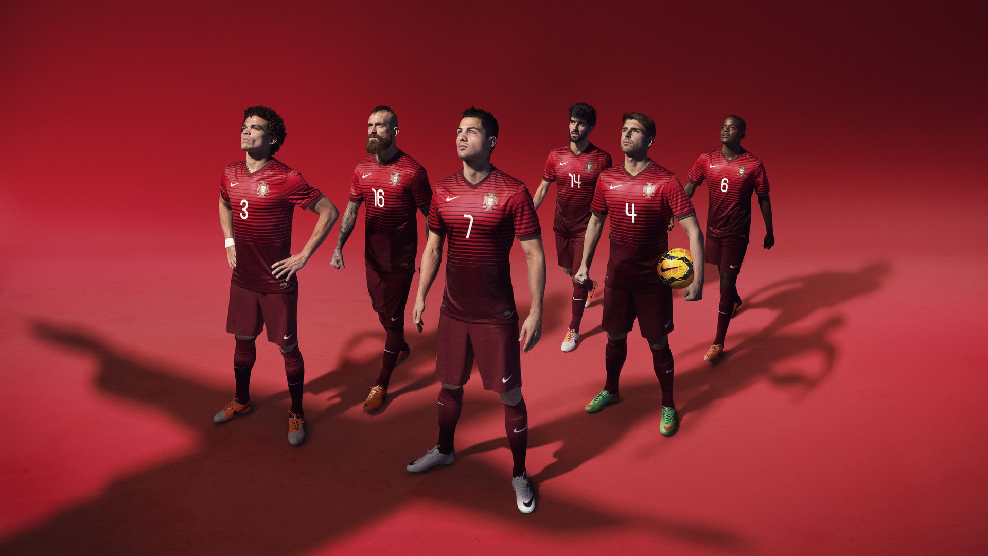 “青少年足球创新训练营,助力技术全面提升”,青少年足球训练方案